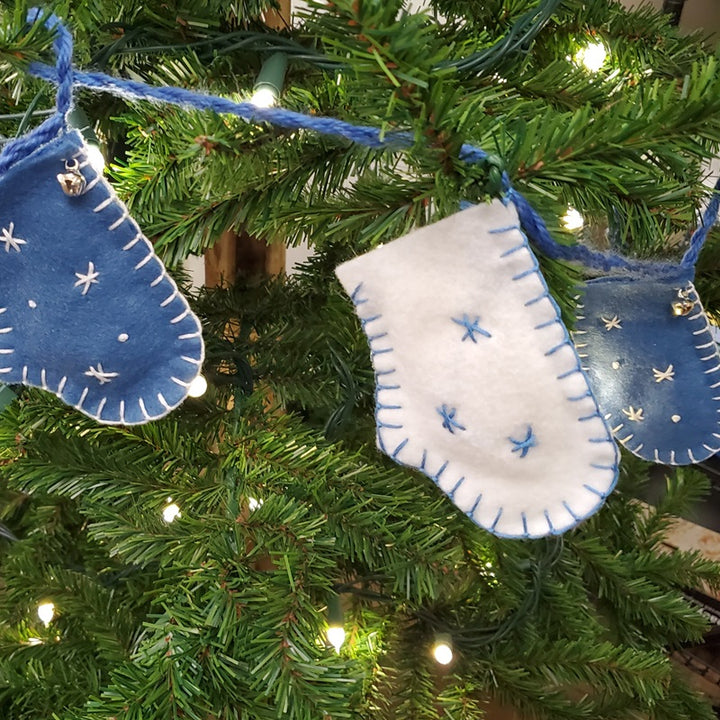 Snow Mittens Garland (Blue Rope)